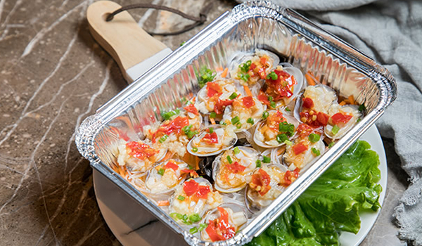 Aluminum foil lunch box keeps heat and fragrance