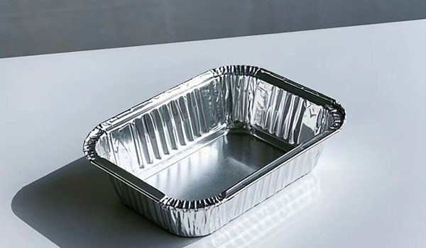 Does the use of aluminum foil lunch boxes for takeout packaging aggravate the environmental dilemma?